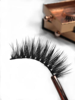 Luxurious handcrafted 3D silk lashes