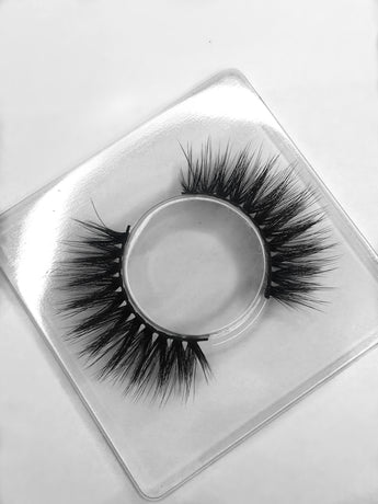 Luxurious handcrafted 3D silk lashes - Famous